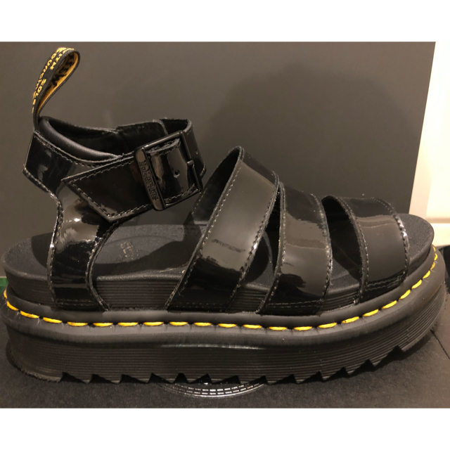 Dr.Martens(ドクターマーチン)のm.t様　DR.MARTENS  BLAIRE  ブラック エナメル レディースの靴/シューズ(サンダル)の商品写真