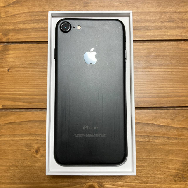 Apple(アップル)の【美品】iPhone 7 Black 32GB AT&T使用 SIMフリー スマホ/家電/カメラのスマートフォン/携帯電話(スマートフォン本体)の商品写真