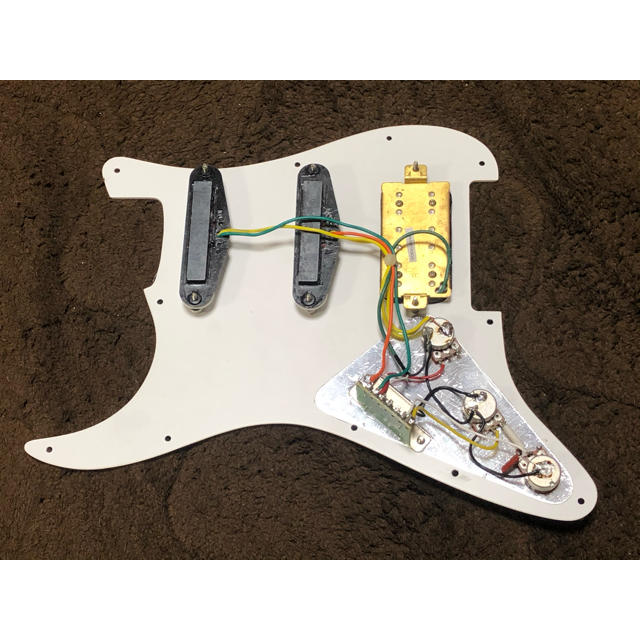 Fender(フェンダー)のストラトアッセンブリー　SSH 楽器のギター(パーツ)の商品写真