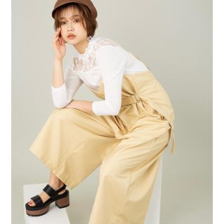 セシルマクビー(CECIL McBEE)のCECIL Mc BEE レースインナー付きキャミロンパース イエロー(Tシャツ(半袖/袖なし))