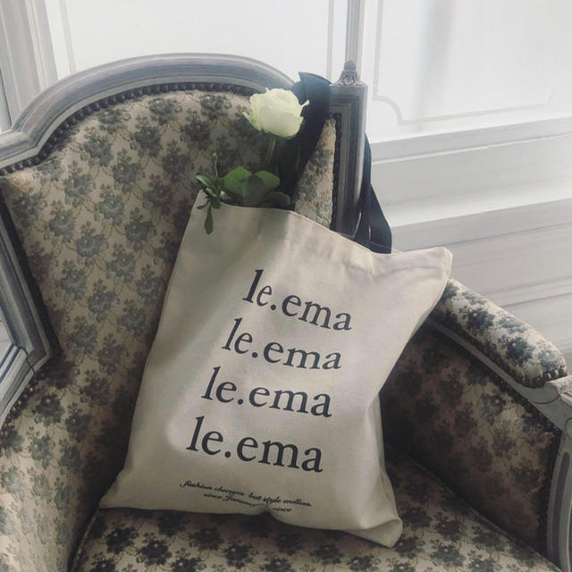 le.ema ロゴ　トートバック レディースのバッグ(トートバッグ)の商品写真