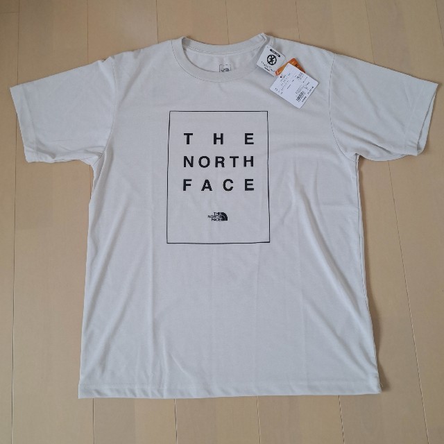 THE NORTH FACE(ザノースフェイス)の【新品】ノースフェイス S/S BOX TFN TEE ビンテージホワイト XL メンズのトップス(Tシャツ/カットソー(半袖/袖なし))の商品写真