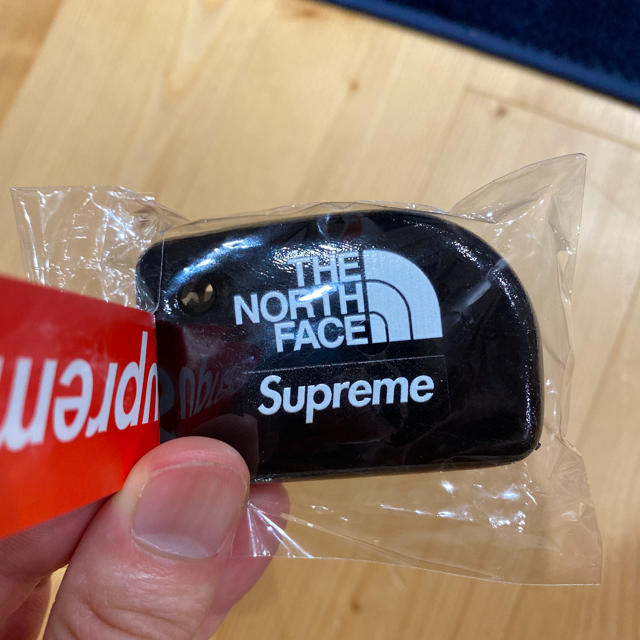 Supreme(シュプリーム)のsupreme north キーホルダー メンズのファッション小物(キーホルダー)の商品写真