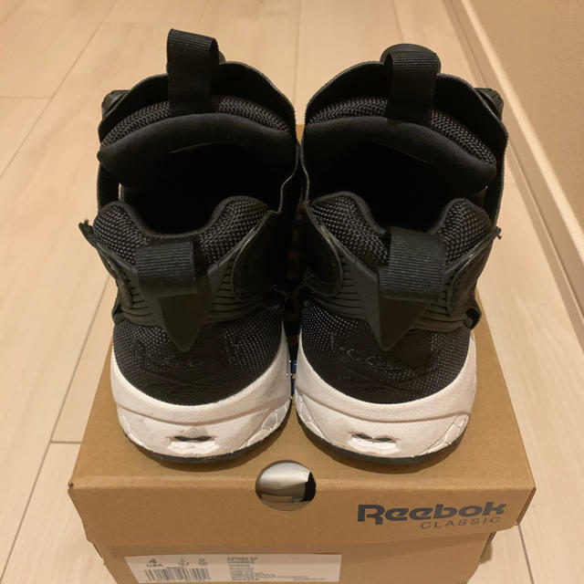 Reebok(リーボック)のReebok インスタポンプ　フューリー　OG ブラック　24.0 レディースの靴/シューズ(スニーカー)の商品写真