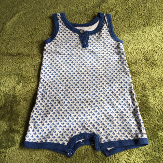 PETIT BATEAU(プチバトー)のヨット柄ノースリーブロンパース74㎝ キッズ/ベビー/マタニティのベビー服(~85cm)(ロンパース)の商品写真