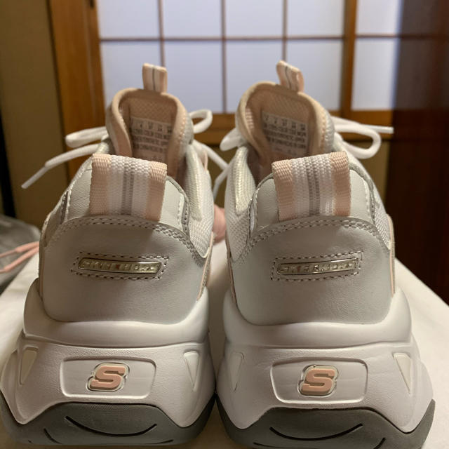 SKECHERS(スケッチャーズ)のスケッチャーズ　厚底スニーカー　24cm   レディースの靴/シューズ(スニーカー)の商品写真