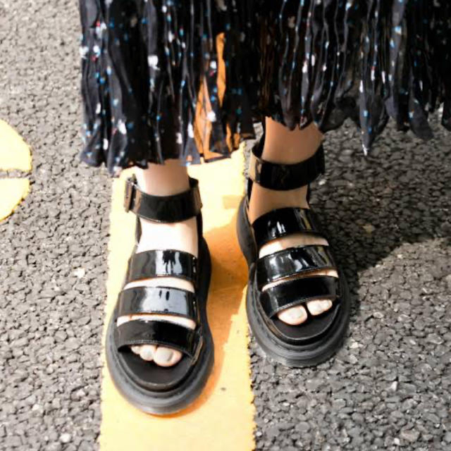 Dr.Martens　CLARISSA　Ⅱ　メタリックサンダル