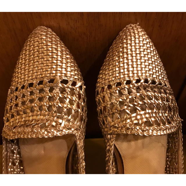 DIANA(ダイアナ)のみやさん　ダイアナ　24 DIANA ゴールド　メッシュ　フラット　パンプス レディースの靴/シューズ(ハイヒール/パンプス)の商品写真