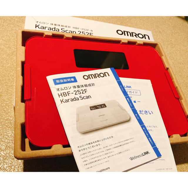 OMRON(オムロン)の【中古】オムロン 体重体組成計 HBF-252F-R スマホ/家電/カメラの美容/健康(体重計/体脂肪計)の商品写真