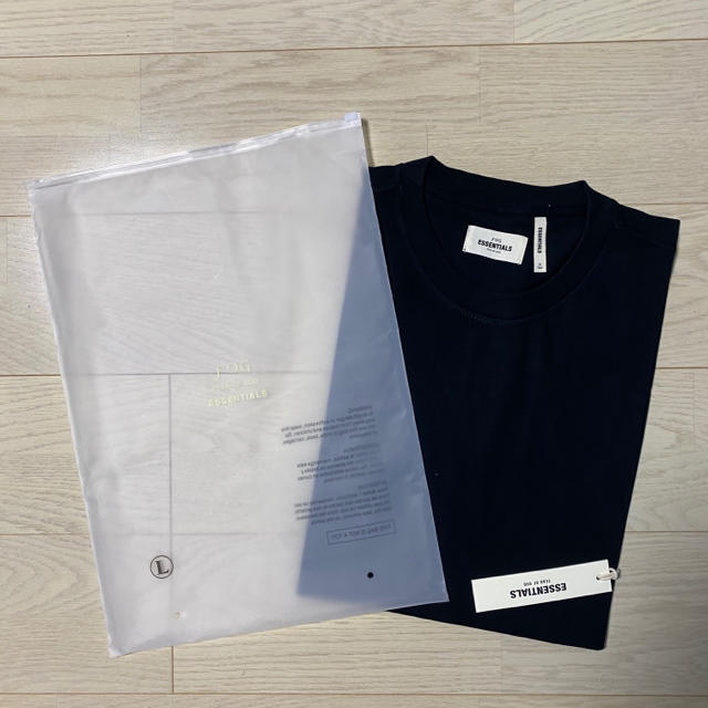 FEAR OF GOD(フィアオブゴッド)のFOG Essentials SHORT SLEEVE SHIRT Size L メンズのトップス(Tシャツ/カットソー(七分/長袖))の商品写真