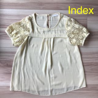 インデックス(INDEX)の鮮やかなイエロー 半袖カットソー フラワー(カットソー(半袖/袖なし))