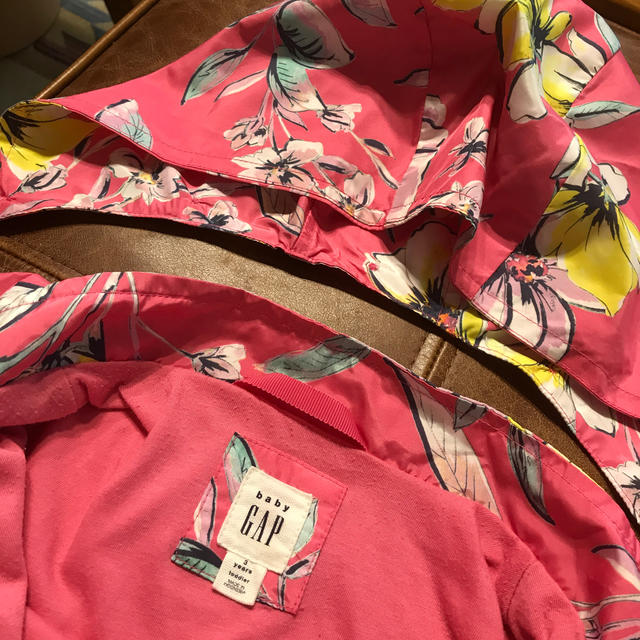 babyGAP(ベビーギャップ)のbaby GAP ウィンドブレーカー　ブルゾン   100cm キッズ/ベビー/マタニティのキッズ服女の子用(90cm~)(ジャケット/上着)の商品写真