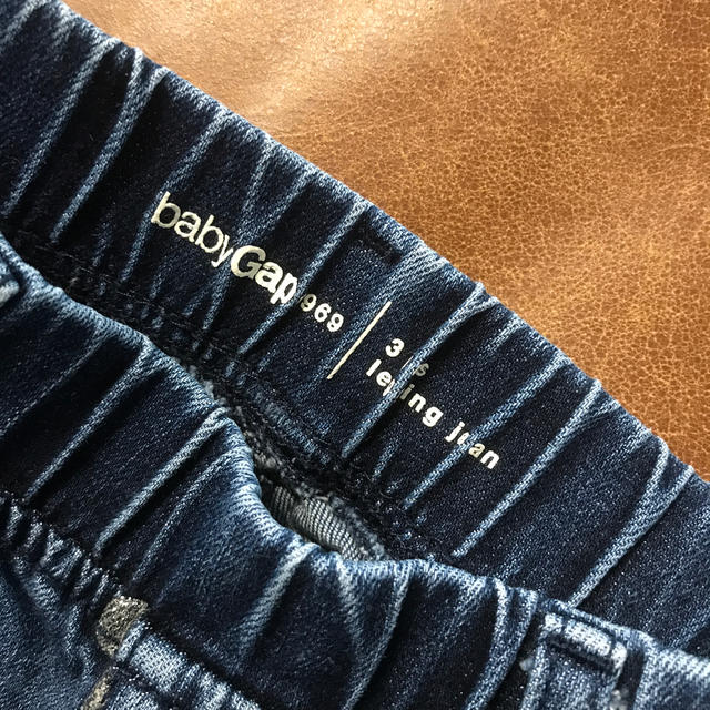 babyGAP(ベビーギャップ)のbaby GAP シルバーラメ　ドット　デニムスキニーパンツ　100cm キッズ/ベビー/マタニティのキッズ服女の子用(90cm~)(パンツ/スパッツ)の商品写真