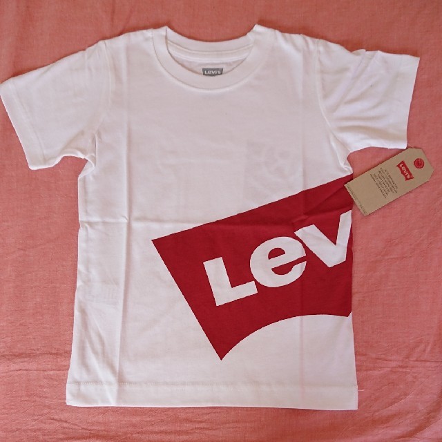 Levi's(リーバイス)の【新品未使用】Levi's/リーバイス リラックスグラフィックTシャツ サイズ７ キッズ/ベビー/マタニティのキッズ服男の子用(90cm~)(Tシャツ/カットソー)の商品写真