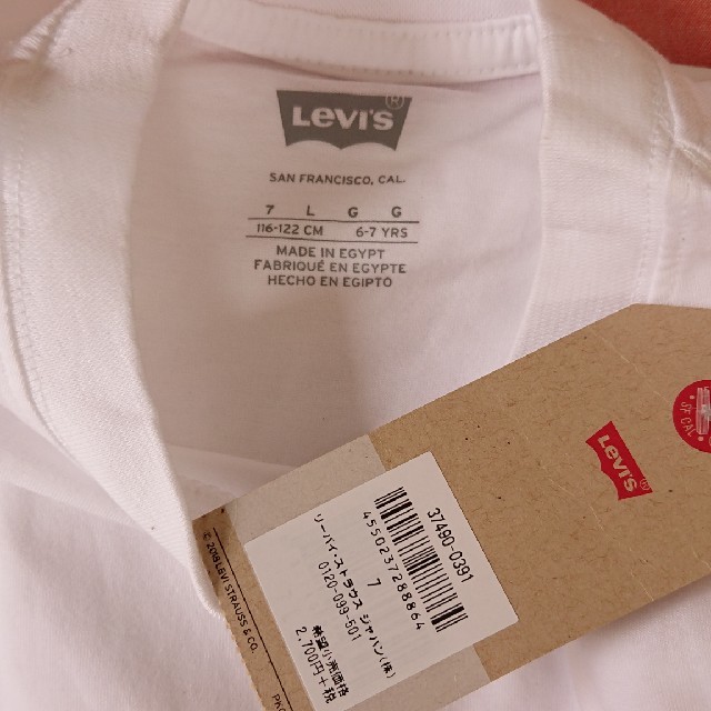 Levi's(リーバイス)の【新品未使用】Levi's/リーバイス リラックスグラフィックTシャツ サイズ７ キッズ/ベビー/マタニティのキッズ服男の子用(90cm~)(Tシャツ/カットソー)の商品写真