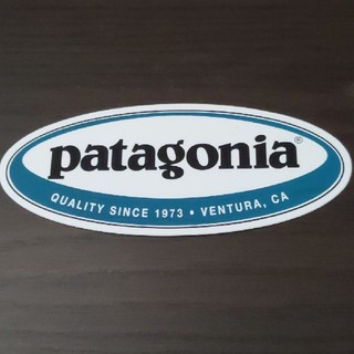 パタゴニア(patagonia)の(縦5.2cm横12.8cm)patagonia 公式ステッカー　廃盤品(その他)