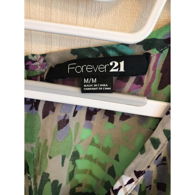 FOREVER 21(フォーエバートゥエンティーワン)のForever21 トップス チュニック 肩見せ レディースのトップス(カットソー(半袖/袖なし))の商品写真