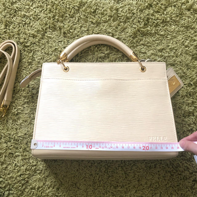 PELLE BORSA(ペレボルサ)のペレボルサ　ショルダーバッグ　クリーム色 レディースのバッグ(ショルダーバッグ)の商品写真