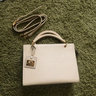 ペレボルサ(PELLE BORSA)のペレボルサ　ショルダーバッグ　クリーム色(ショルダーバッグ)