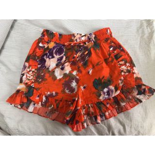 エイチアンドエム(H&M)の花柄 ショートパンツ フリル(ショートパンツ)