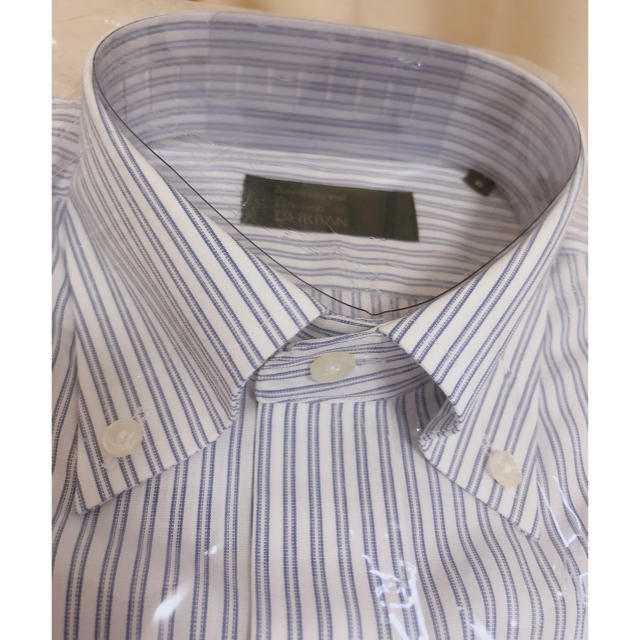 D’URBAN(ダーバン)の新品　メンズ　半袖　ワイシャツ　ボタンダウン　ストライプ  Sサイズ　形態安定 メンズのトップス(シャツ)の商品写真