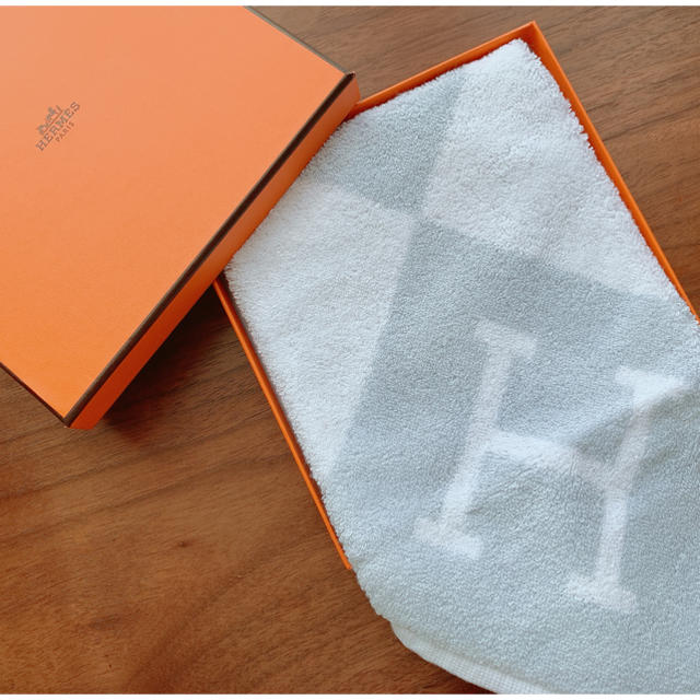 Hermes - 【新品未使用タグ付き】エルメス タオルハンカチ 箱＋リボン付きの通販 by yu's shop｜エルメスならラクマ