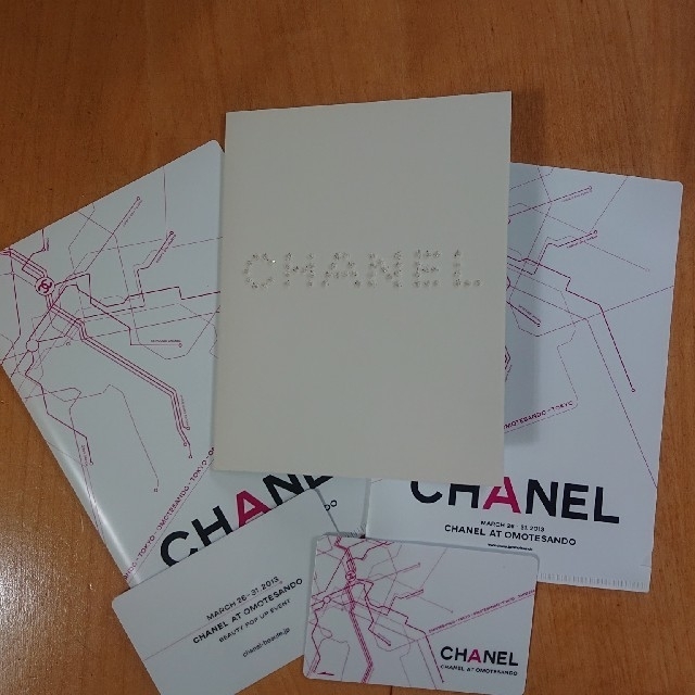 CHANEL(シャネル)の新品未使用 シャネル CHANEL クリアファイル カード エンタメ/ホビーのアニメグッズ(クリアファイル)の商品写真