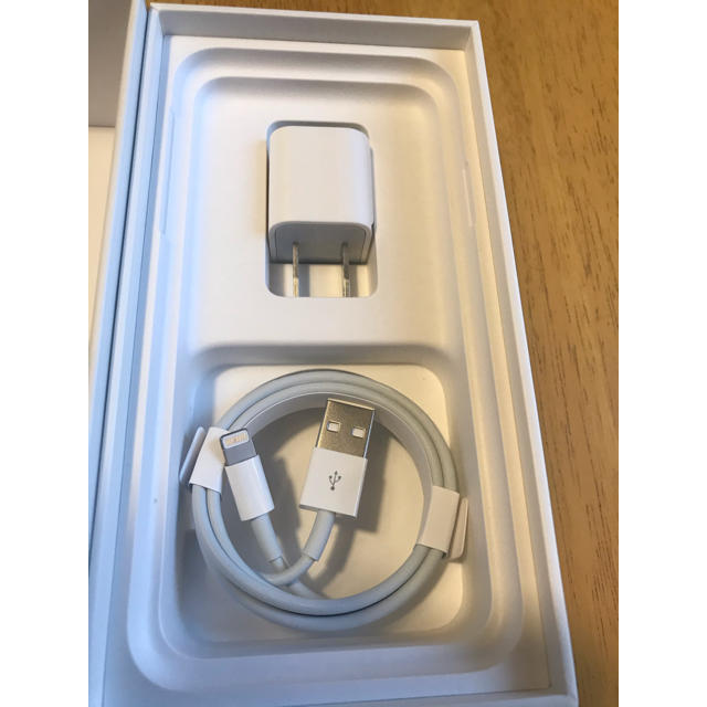 Apple(アップル)のやっすんさん専用　iPhone空箱　充電器など スマホ/家電/カメラのスマートフォン/携帯電話(バッテリー/充電器)の商品写真