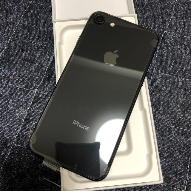 Apple(アップル)のiPhone8 64GB SPACE GRAY simロック解除済み スマホ/家電/カメラのスマートフォン/携帯電話(スマートフォン本体)の商品写真