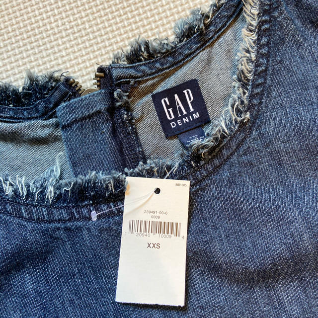 GAP(ギャップ)のGAP 新品未使用 デニム ノースリーブ レディースのトップス(タンクトップ)の商品写真