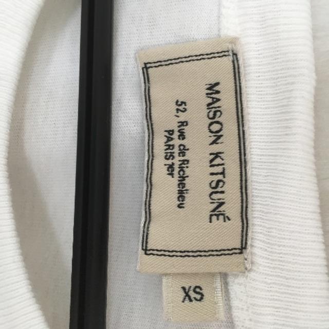 MAISON KITSUNE'(メゾンキツネ)のメゾンキツネ LOGO PARISIENNE Tシャツ レディースのトップス(Tシャツ(半袖/袖なし))の商品写真