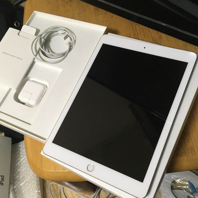 新品近い　iPad6 32GB  WiFiモデル　訳ありDMPXQXU5JF8K