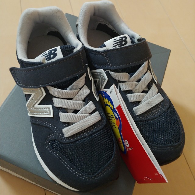 New Balance(ニューバランス)のニューバランス　996 17cm　新品 キッズ/ベビー/マタニティのキッズ靴/シューズ(15cm~)(スニーカー)の商品写真