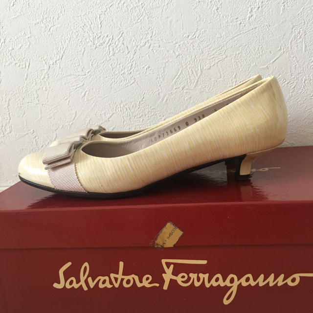 Salvatore Ferragamo(サルヴァトーレフェラガモ)のフェラガモ パンプス レディースの靴/シューズ(ハイヒール/パンプス)の商品写真