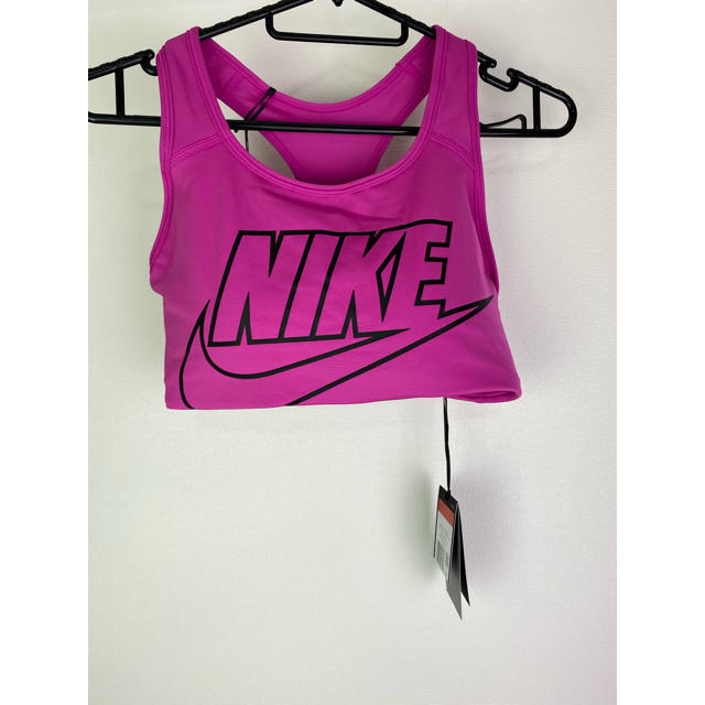 NIKE(ナイキ)の新品 タグ付き★NIKE SWOOSH★ナイキ 速乾性 スポーツブラ M サイズ レディースのトップス(ベアトップ/チューブトップ)の商品写真