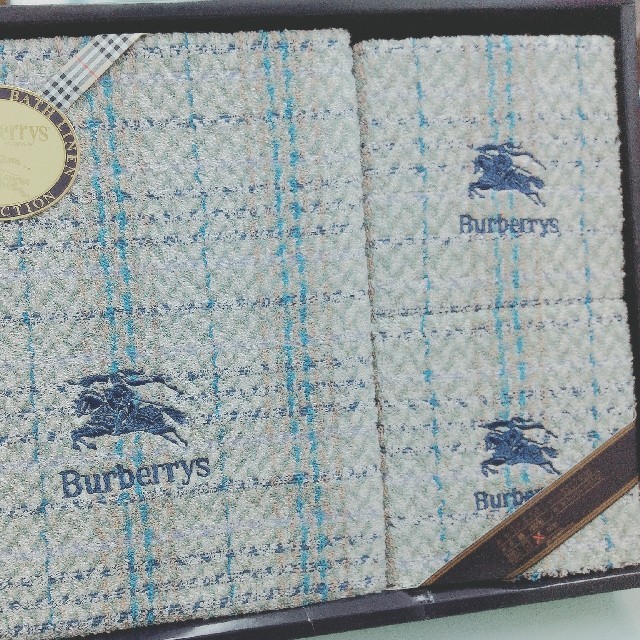 BURBERRY(バーバリー)のレインボー様【値下げ！】Burberrys バーバリータオルセット インテリア/住まい/日用品の日用品/生活雑貨/旅行(タオル/バス用品)の商品写真