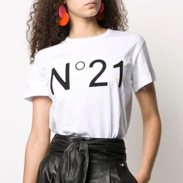 N°21(ヌメロヴェントゥーノ)の新品未使用！送料込み★N21 numero ventuno★ロゴTシャツ レディースのトップス(Tシャツ(半袖/袖なし))の商品写真