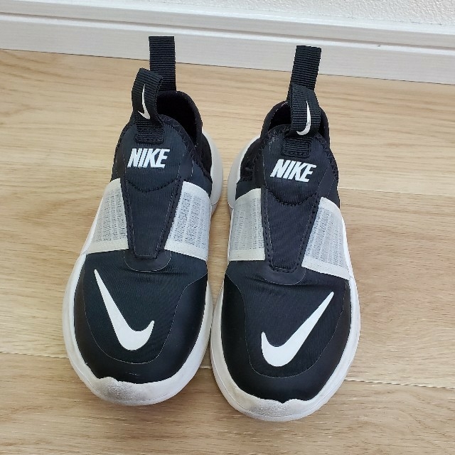 NIKE(ナイキ)のナイキ　スリッポン　18 キッズ キッズ/ベビー/マタニティのキッズ靴/シューズ(15cm~)(スニーカー)の商品写真