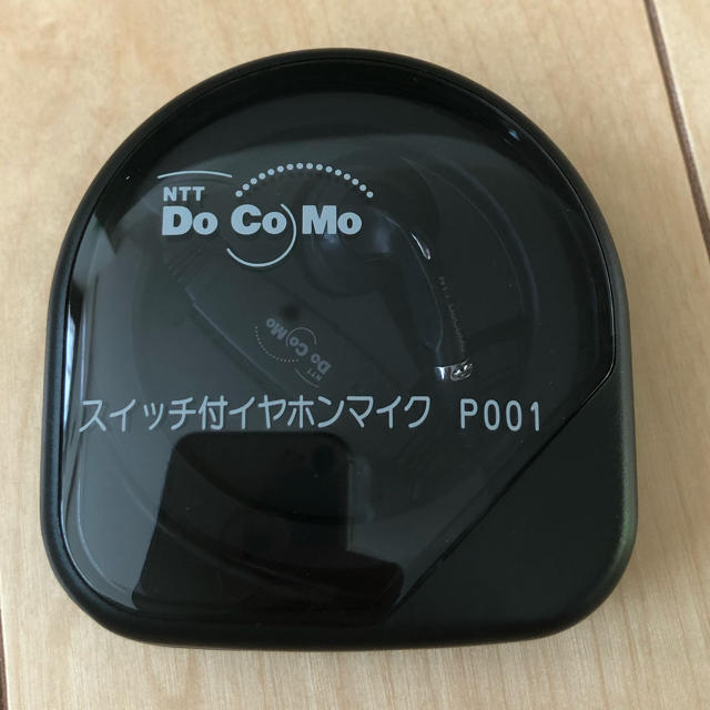 NTTdocomo(エヌティティドコモ)のNTTドコモ スイッチ付きイヤホンP001 スマホ/家電/カメラのオーディオ機器(ヘッドフォン/イヤフォン)の商品写真