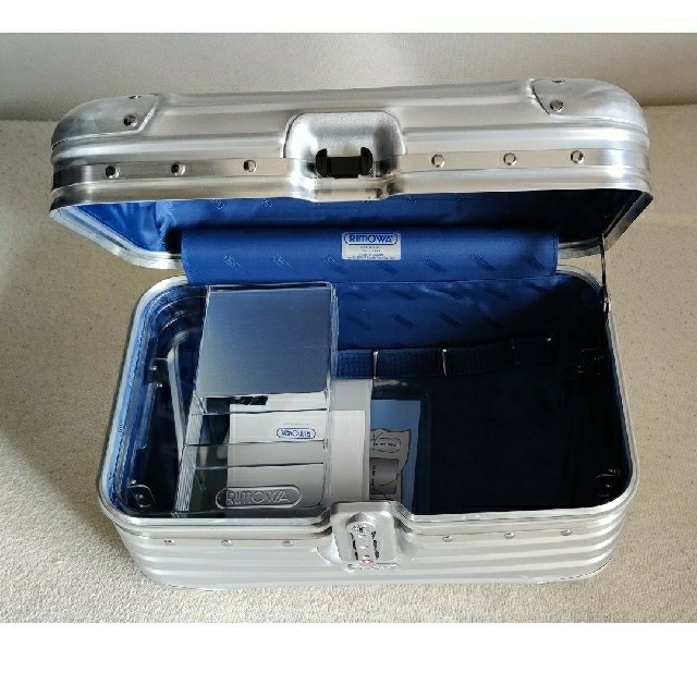 RIMOWA - 【未使用品】8月4日限定 RIMOWA ビューティーケース 11L 希少