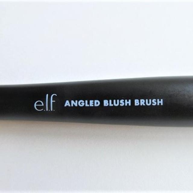 elf(エルフ)の■未使用■e.l.f■ANGLED BLUSH BRUSH(斜めチークブラシ)■ コスメ/美容のメイク道具/ケアグッズ(チーク/フェイスブラシ)の商品写真