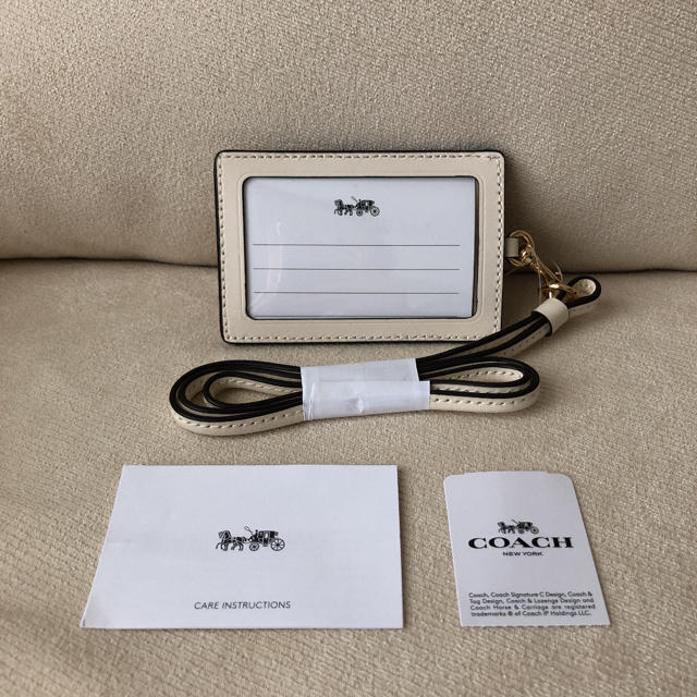 COACH(コーチ)のなずな様専用 タグ付き新品★COACH 花柄 レザー ID カードケース レディースのファッション小物(パスケース/IDカードホルダー)の商品写真