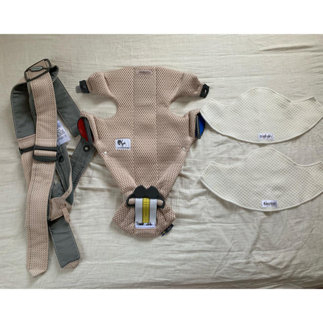 BABYBJORN(ベビービョルン)のベビービョルン ベビーキャリアミニ　メッシュ　パーリーピンク キッズ/ベビー/マタニティの外出/移動用品(抱っこひも/おんぶひも)の商品写真