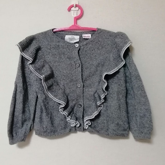 ZARA KIDS(ザラキッズ)のザラベビー　ZARA フリル付き長袖カーディガン　9〜12m キッズ/ベビー/マタニティのベビー服(~85cm)(カーディガン/ボレロ)の商品写真