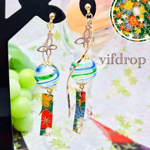 緑青ビー玉ガラス 緑 花柄 和紙の風鈴ピアス イヤリングの通販 By Vifdrop S Shop ラクマ