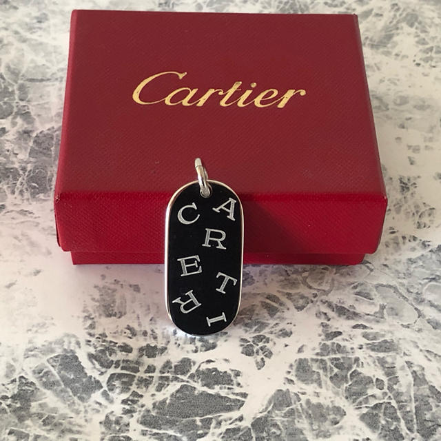 Cartier(カルティエ)の【Cartier】カルティエ ロゴチャーム♪ レディースのアクセサリー(チャーム)の商品写真