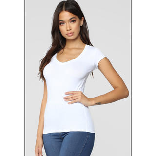クラス(Class)の新品タグつき　FASHION NOVA Tシャツ　ホワイト(Tシャツ(半袖/袖なし))