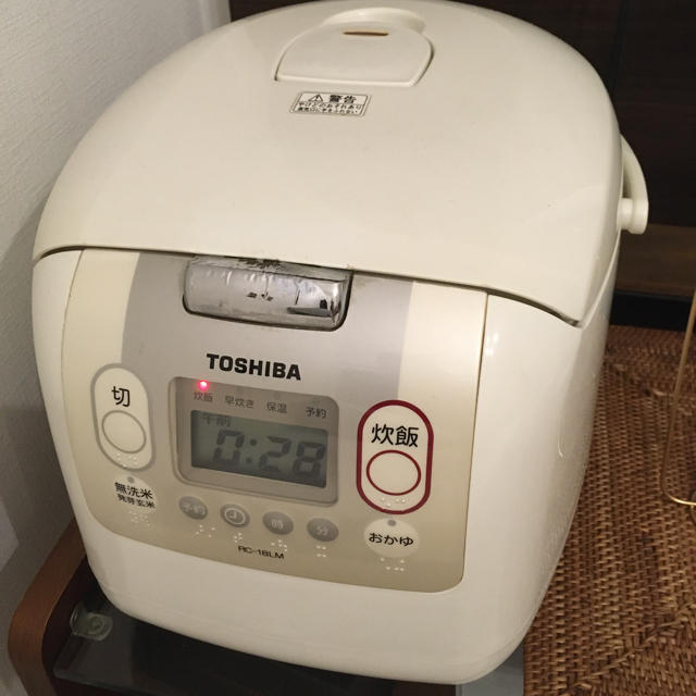 東芝(トウシバ)の炊飯器　TOSHIBA  1升【ジャンク品】 スマホ/家電/カメラの調理家電(炊飯器)の商品写真