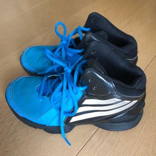 アディダス(adidas)のお値下げ中❗️キッズ　22cm バスケットシューズ(バスケットボール)