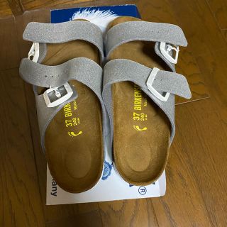 ビルケンシュトック(BIRKENSTOCK)のBIRKENSTOCK シルバーラメ 新品未使用 サンダル(サンダル)